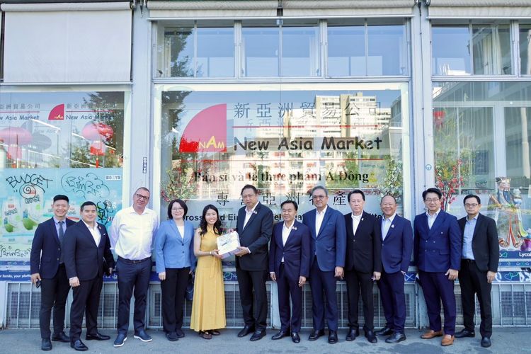  “สุชาติ” ดันซูเปอร์มาร์เก็ต New Asia Market  ที่ซูริค สั่งสินค้าไทยเพิ่ม พร้อมชวนร่วมงาน THAIFEX–Anuga Asia 2026 และ ANUGA 2025 ที่เมืองโคโลญ เพิ่มยอดนำเข้าสินค้าไทย
